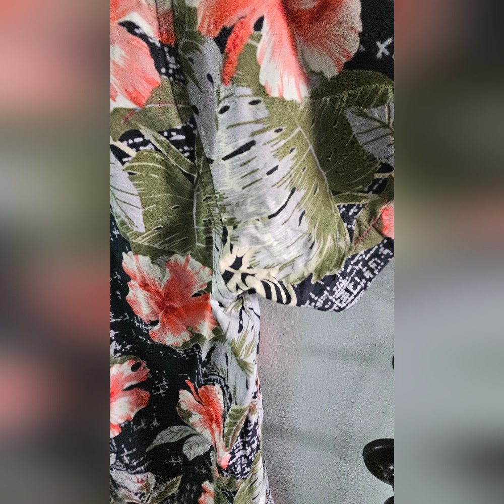 Aloha Shirt - Men - Picture 4 of 5